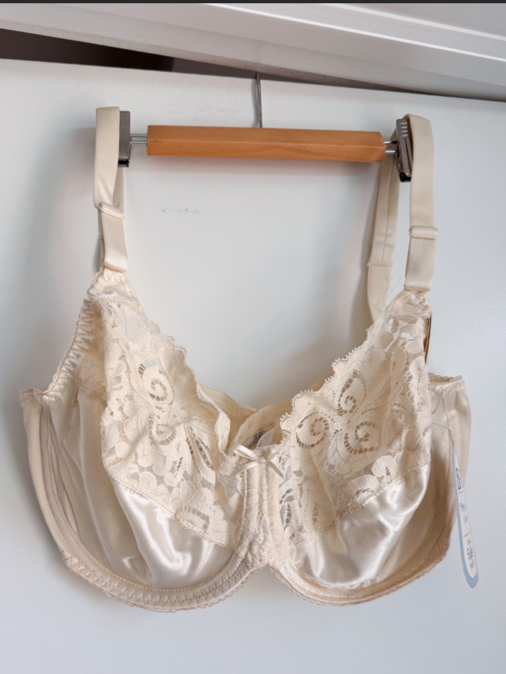 Vintage Bali Bra 36D NWT Deadstock Pretty Bali Satin Lace Underwire 3402 Cream